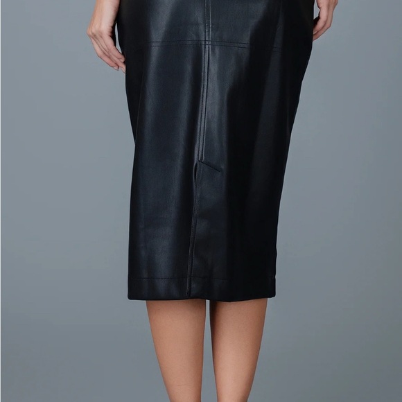 Elegant faux Black Leather Skirt - Picture 4 of 4
